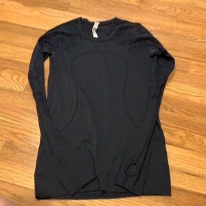 Lulu lemon top.